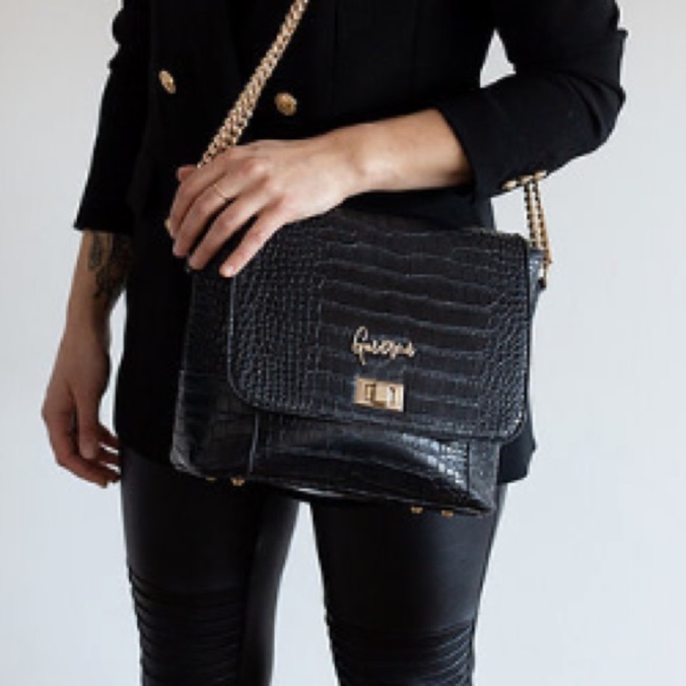 EUC Leather Crossbody Purse w/ Gold Chain ✨ - Picture 1 of 15